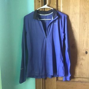 WOMEN’S NIKE DRI-FIT PULLOVER